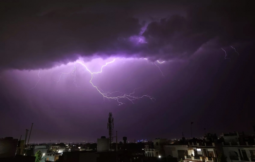 Hindistan’da 2 saatte 61 bin yıldırım düştü: 12 ölü