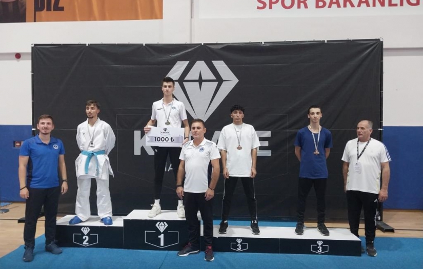 Nilüferli karatecilerden 1 altın 2 bronz madalya