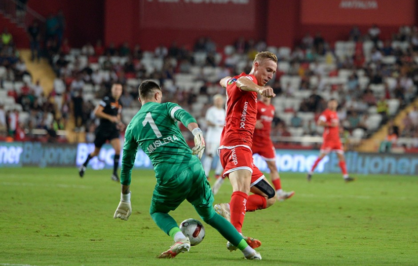 Galatasaray milli araya galibiyetle girdi