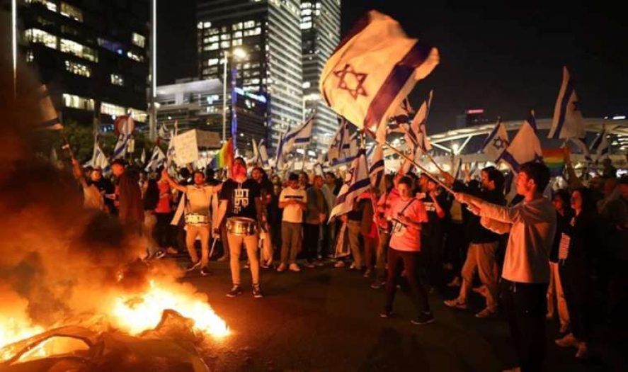 İsrail'de her 5 Yahudiden 4'ü ülke yönetimini suçluyor: İsrail Savunma Bakanlığı önünde protesto