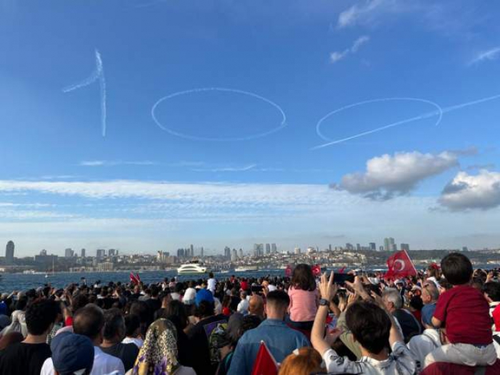 İstanbul'daki 29 Ekim kutlamalarına halkın yoğun katılımı var