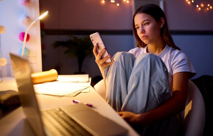 Sosyal medya ağı altında gençlerin durumu