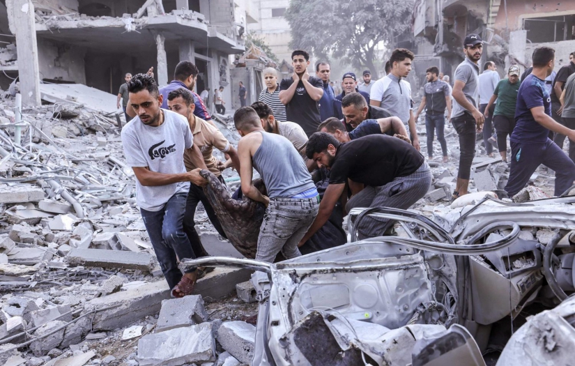 VAHŞET!.. İsrail’in Gazze'deki bir hastaneyi bombalaması sonucu en az 500 kişi hayatını kaybetti