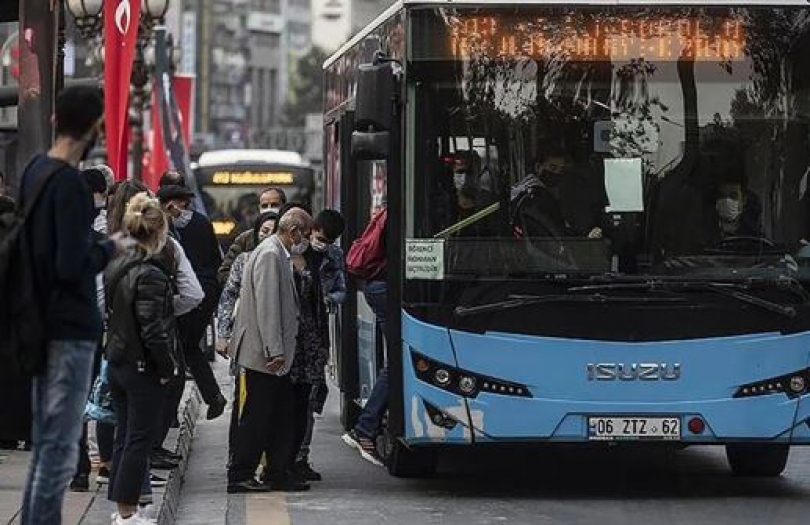 Ankara'da 65 yaş üstü ve öğrencilere toplu taşım aracına ücretsiz biniş hakkı geri geldi
