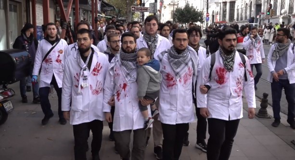 Doktorlar Gazze'deki katliamı "Sessiz Yürüyüş" ile protesto etti