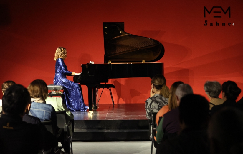 Genç yetenek piyanist İdil Naz mest etti