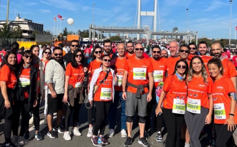 İstanbul Maratonu’nda depremzede çocuklar için koştular