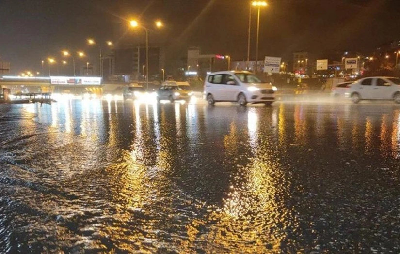 İstanbul’da beklenen sağanak yağışlar başladı