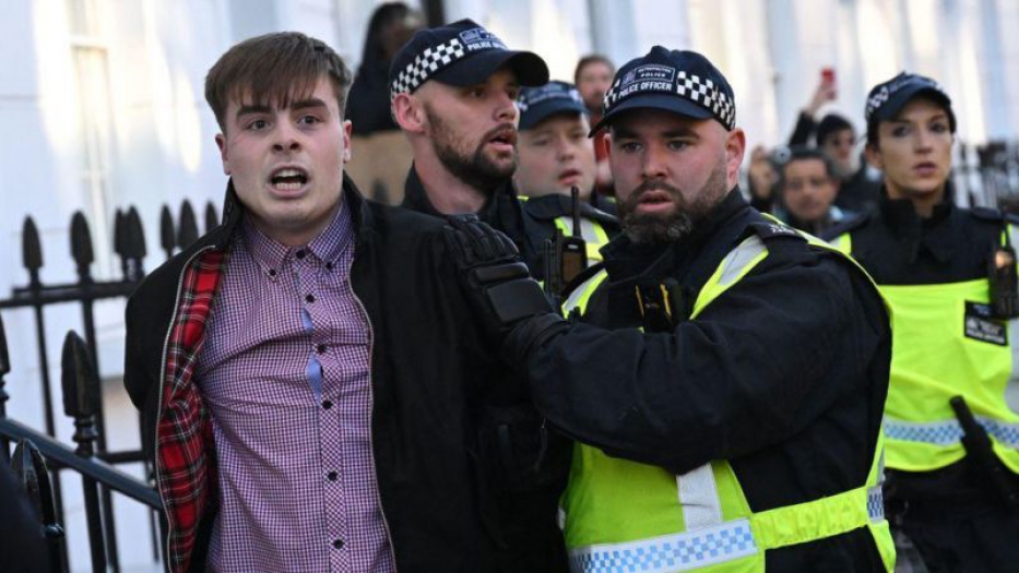 Londra'da Filistinle dayanışma yürüyüşü yapılıyor: Karşı protesto yapan 80 kişi gözaltına alındı