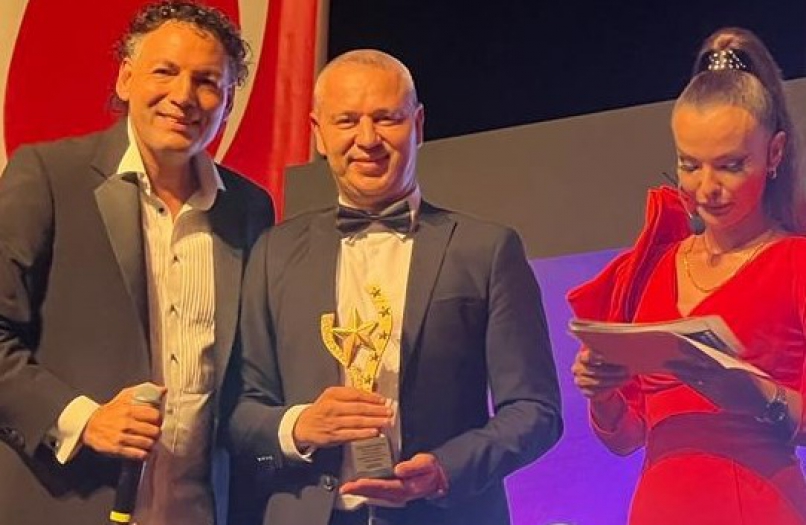 Op. Dr. Tuncay Sezgin'e Bursalılardan anlamlı ödül