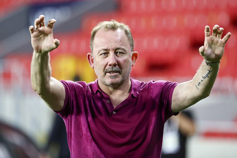 Beşiktaş'ın yeni teknik direktörü kim olacak? Tek yerli aday Sergen Yalçın