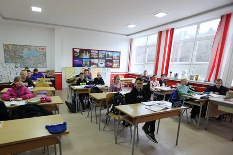 Bosna Hersek’te 4 bin nüfuslu kasabada çocuklar Türkçe öğreniyor