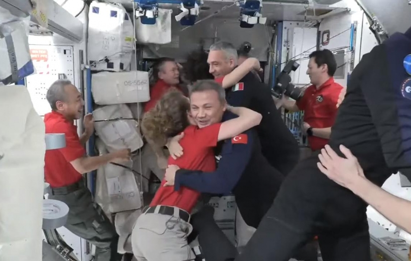İlk Türk astronot Alper Gezeravcı Uluslararası Uzay İstasyonu'nda