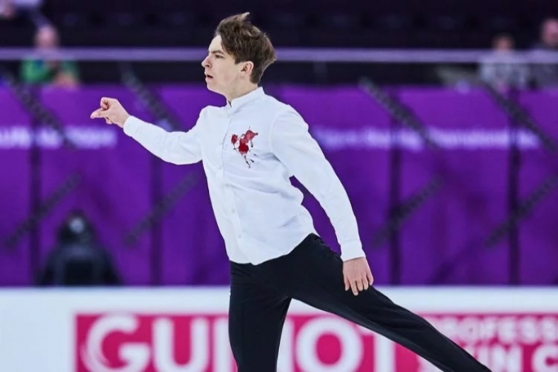 Ukraynalı patenci Avrupa Şampiyonası'nda "kanlı" gömlekle buza çıktı