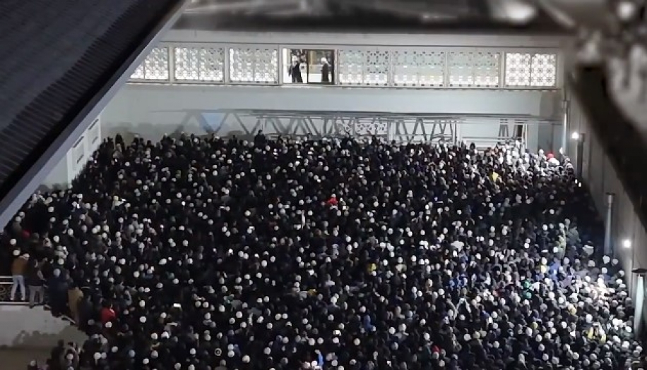 Menzil Şeyhinden gece 02:00'de gövde gösterisi