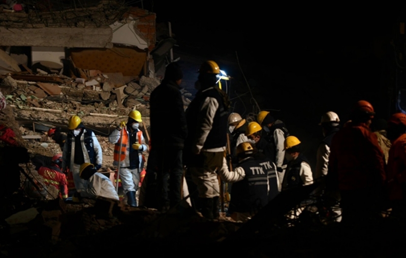 Tarih: 6 Şubat 2024, saat: 04.17… Hatay ayakta…