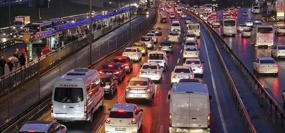 İstanbul'da ramazanın ilk iftarı öncesi trafik yoğunluğu yüzde 74'e çıktı