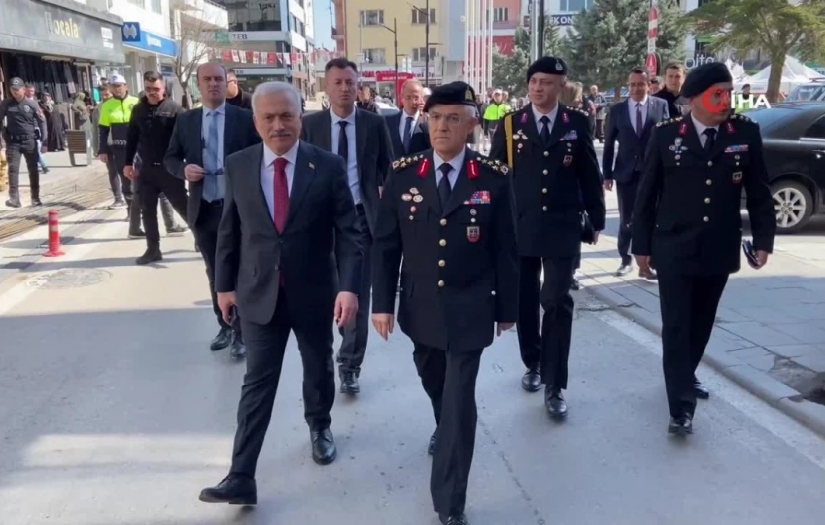 Jandarma Genel Komutanı Arif Çetin Paşa, yine Şehit Ailelerini kucaklıyor