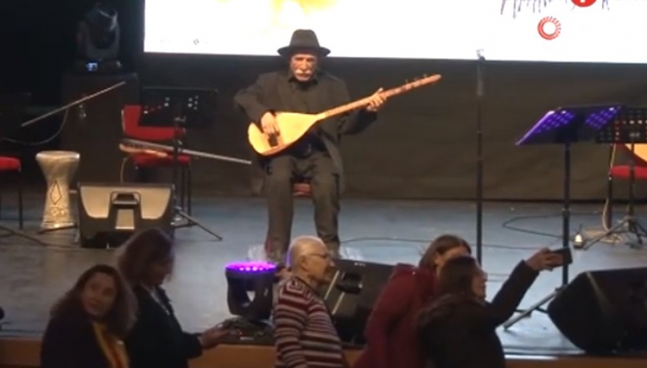 Vefatından 51 yıl sonra robotu sahnede konser verdi