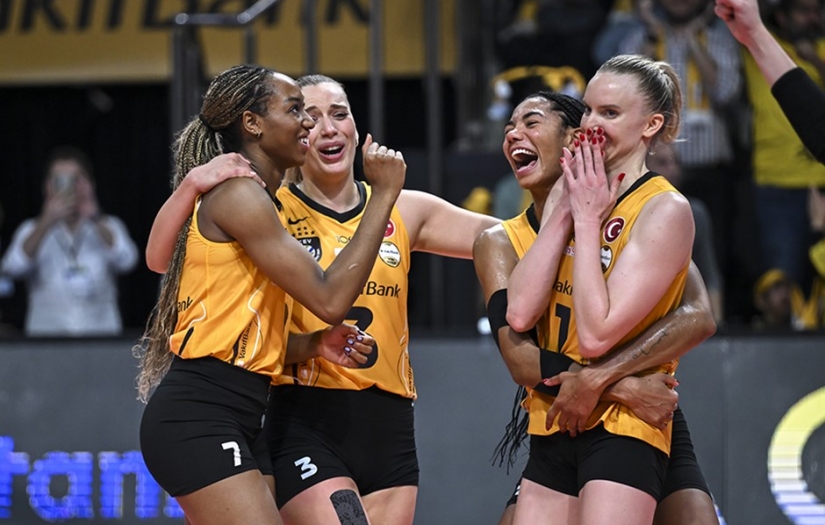 Voleybol derbisinde zafer VakıfBank'ın