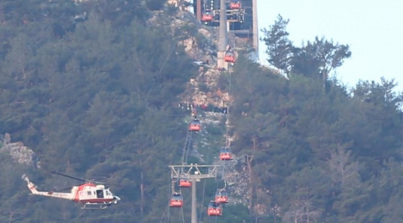 Antalya'da teleferikte mahsur kalan 137 kişi kurtarıldı