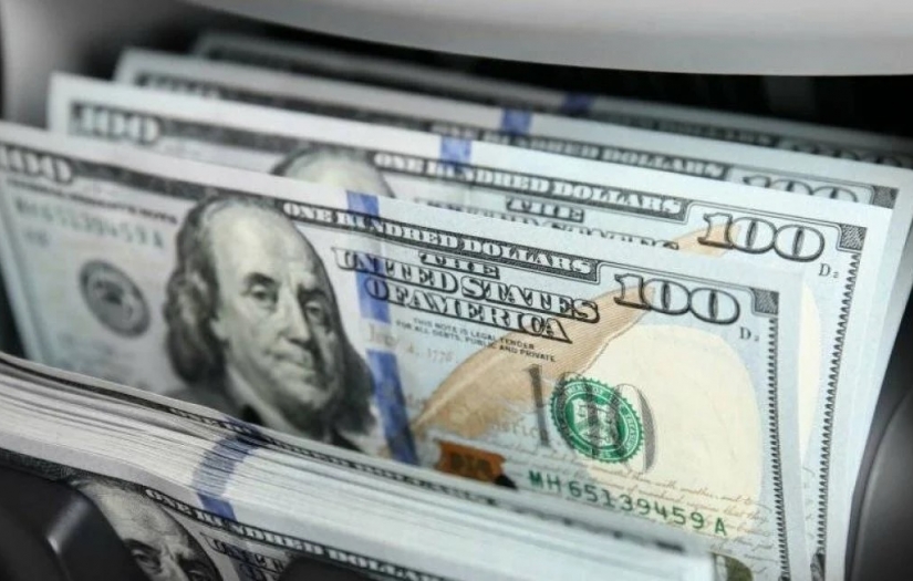 Dolar Yeni Zirveyi Test Etti