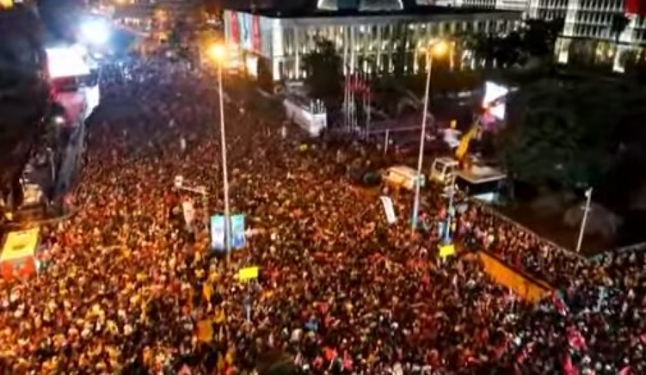 İmamoğlu, Saraçhane'den seslendi: "Millet emir verir, bir kişi emir vermez. Kanal bitti, İstanbul yaşayacak"