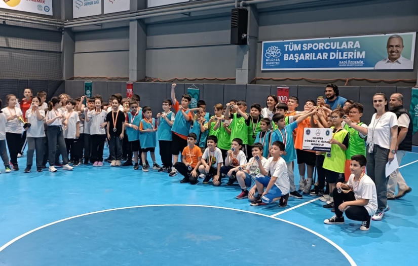 Miniklerin kupa ve madalya sevinçleri