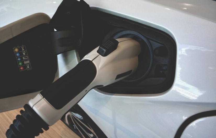 Saniyeler içinde şarj olabilen batarya üretildi