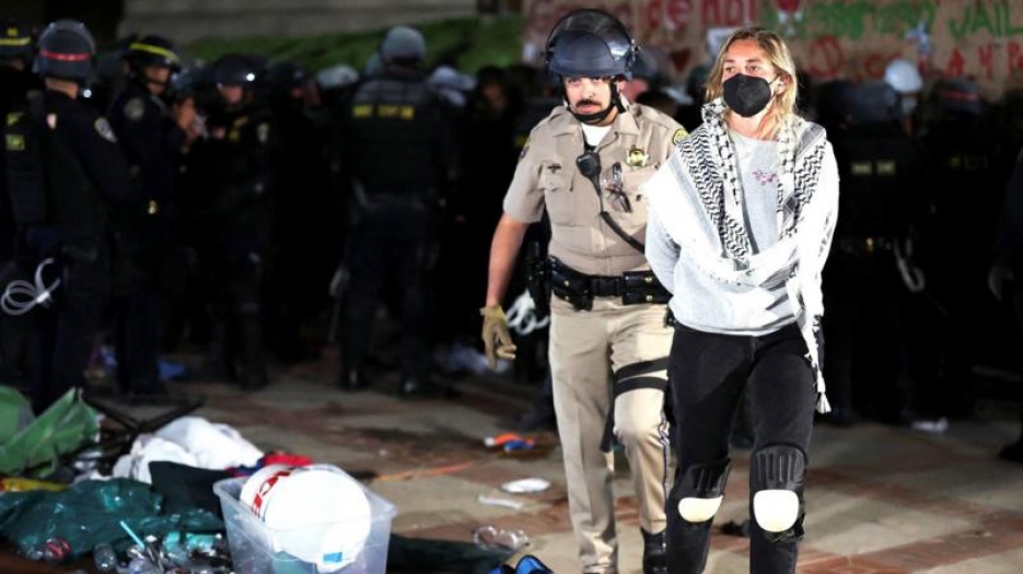 California Üniversitesi'ndeki Filistin yanlısı göstericilere polis müdahale etti, gözaltılar var