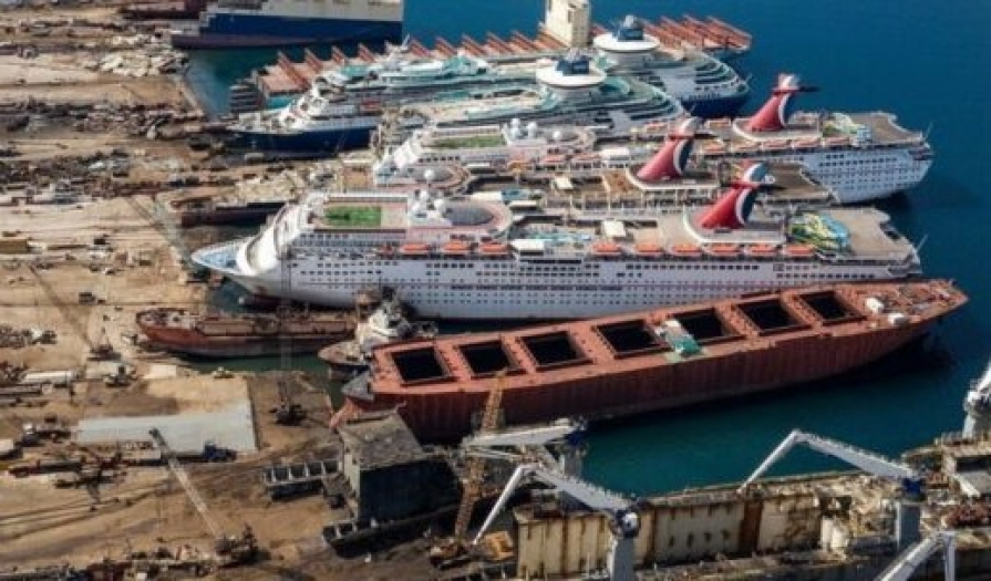 İzmir Aliağa Belgeseli: Bir sahil kasabasından gemi mezarlığına