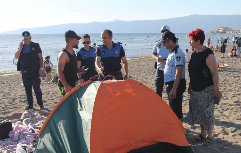 Gemlik sahillerinde çadır operasyonu