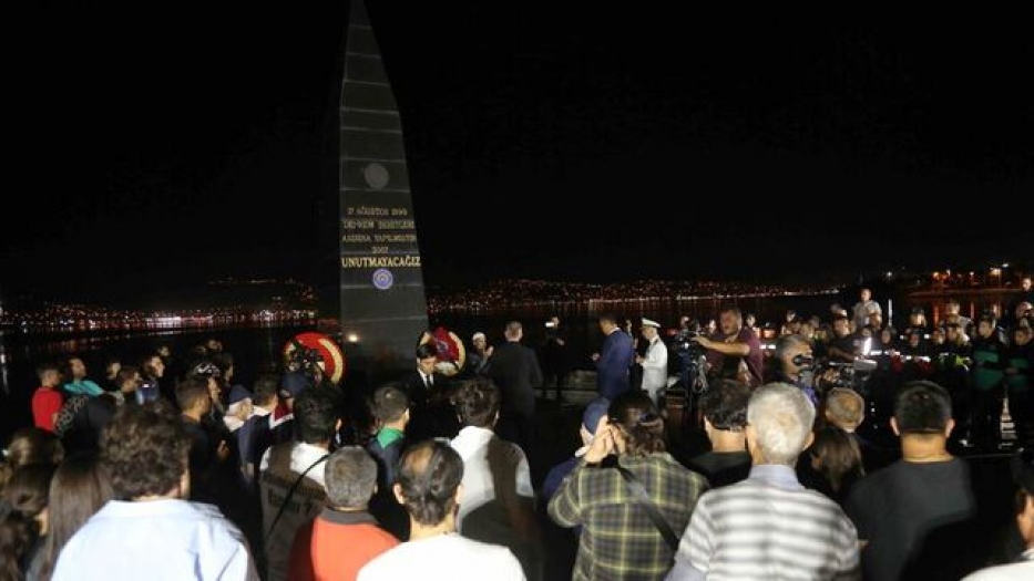 17 Ağustos Marmara Depremi'nin üzerinden çeyrek asır geçti... Hayatını kaybedenler dualarla anıldı