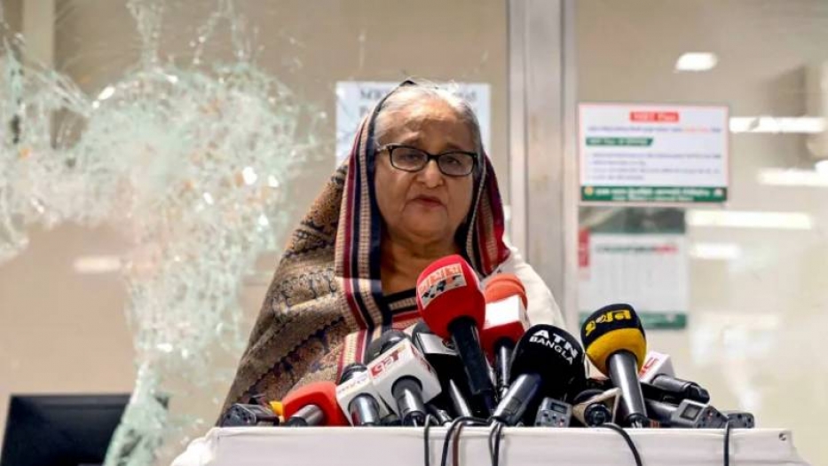 Bangladeş'te protestocular sarayı bastı, Başbakan Hasina istifa edip ülkeyi helikopterle terk etti