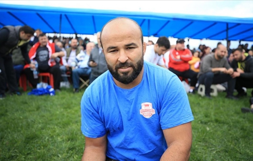 Orhan Okulu, Tarihi Elmalı Yağlı Güreşleri'nde 6 kez üst üste kazanarak rekor kırdı