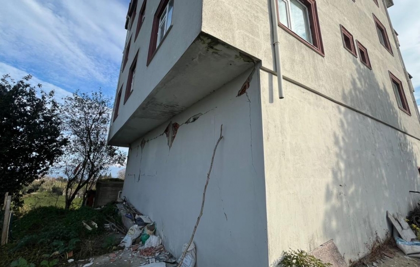 Rize'deki depremde 3 konut, 1 cami ve depo hasar gördü