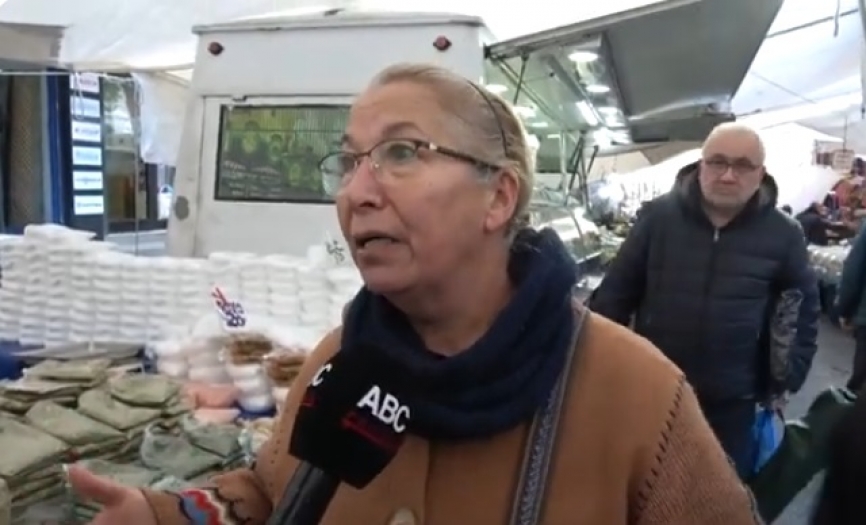 Yurttaşın tek derdi geçim! Kanser hastası kadın: "Tezgah altına dökülenleri topluyorum"