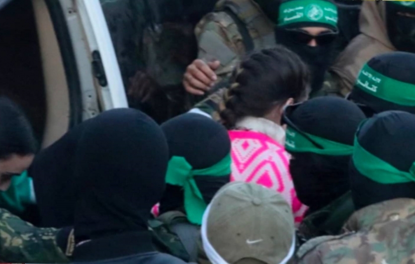 Tarihî ateşkes: Hamas, 3 İsrailli kadın rehineyi Kızılhaç'a teslim etti