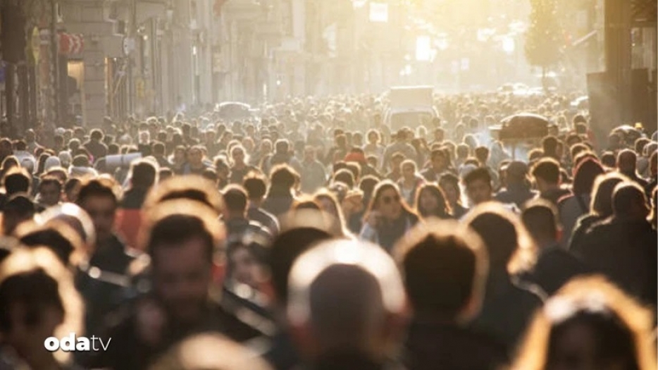 9.782 Kişiye soruldu: "Önümüzdeki 1 yıl içerisinde Türkiye’nin ekonomisi sizce nasıl olur?"