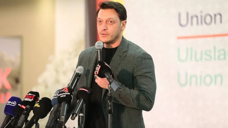 Mesut Özil siyasete hızlı girdi: Size Erdoğan'ın selamını getirdim
