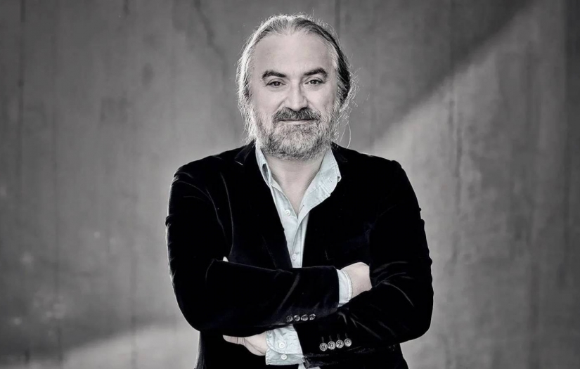 Sevilen Sanatçımız Volkan Konak sahnede hayatını kaybetti!