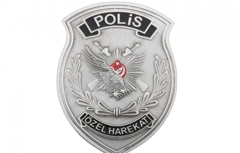 Bir Polis Memuru, Akparti Genel Merkezi önünde beylik tabancasıyla intihar etti!