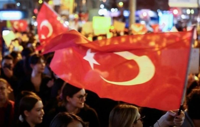 Gençler peşpeşe tahliye ediliyor