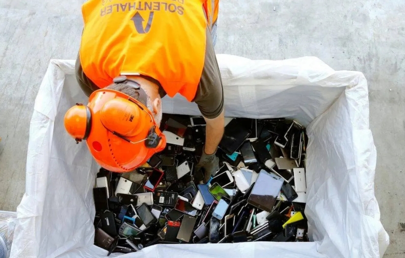 Telefonsuz yaşayan ünlüler... Trend diğer insanlara ne zaman yayılacak?