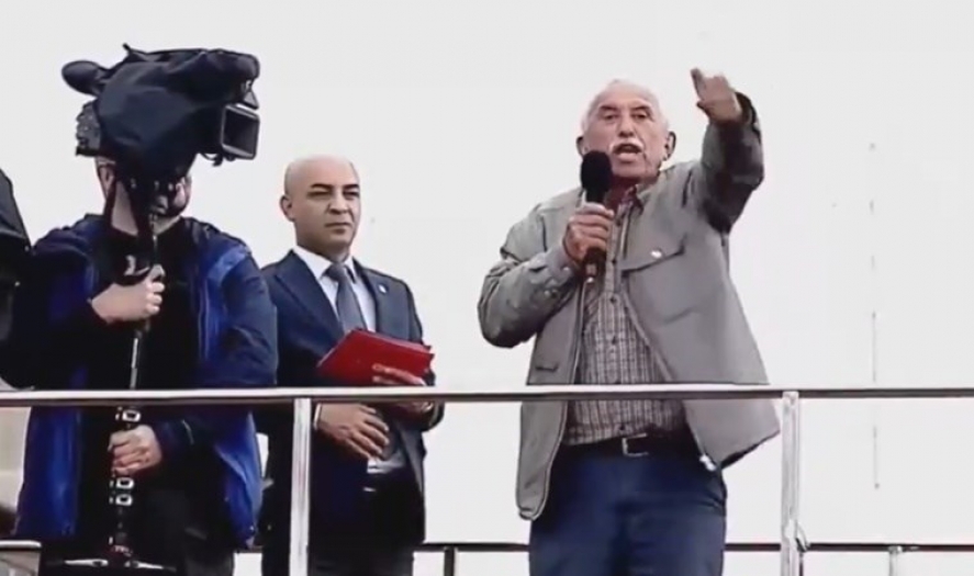 Yozgatlı çiftçi Abdullah Ceylan kürsüye çıktı; "Turp ile şalgam' ile devlet idare edilmez. Adalet ile hukuk ile idare edilir"