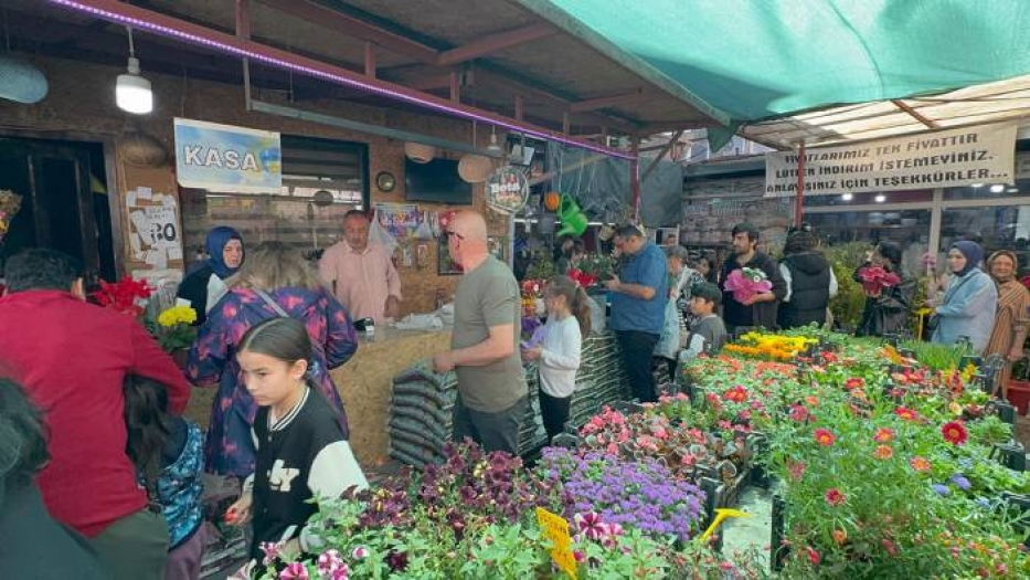 İstanbul'da Anneler Günü hareketliliği! Çiçekçiler doldu taştı