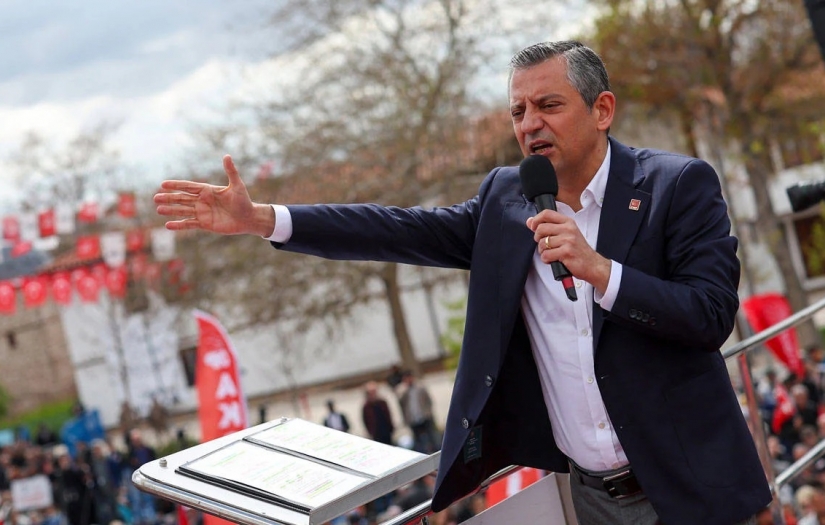 Özgür Özel Bursa'dan seslendi:  Vesayet rejimi kurmanın peşindeler!