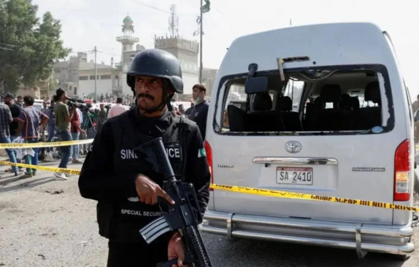 Pakistan: Bir okul otobüsüne bombalı saldırı:  4 çocuk öldü, 38 yaralı..