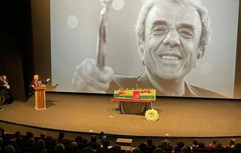 Usta yönetmen Ali Özgentürk son yolculuğuna uğurlandı