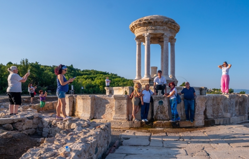 Burdur'daki İkibin yıllık Anıtsal Çeşme ziyaretçilerden yoğun ilgi görüyor